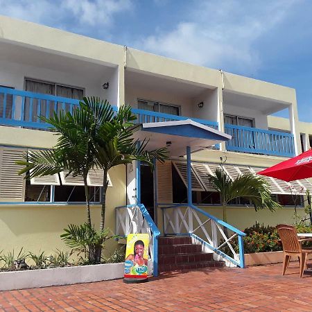 Carib Blue Apartments Oistins Dış mekan fotoğraf