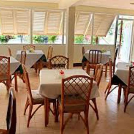 Carib Blue Apartments Oistins Dış mekan fotoğraf