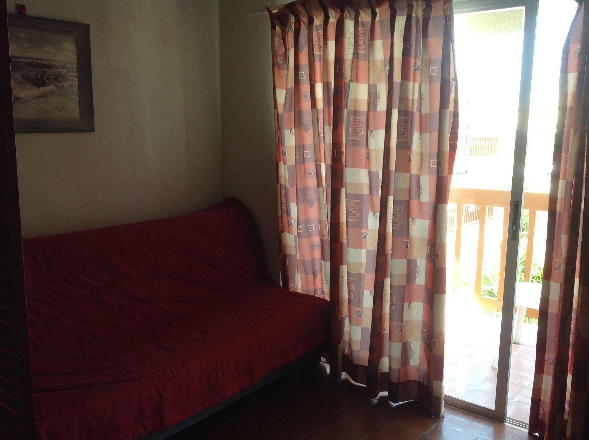 Carib Blue Apartments Oistins Dış mekan fotoğraf