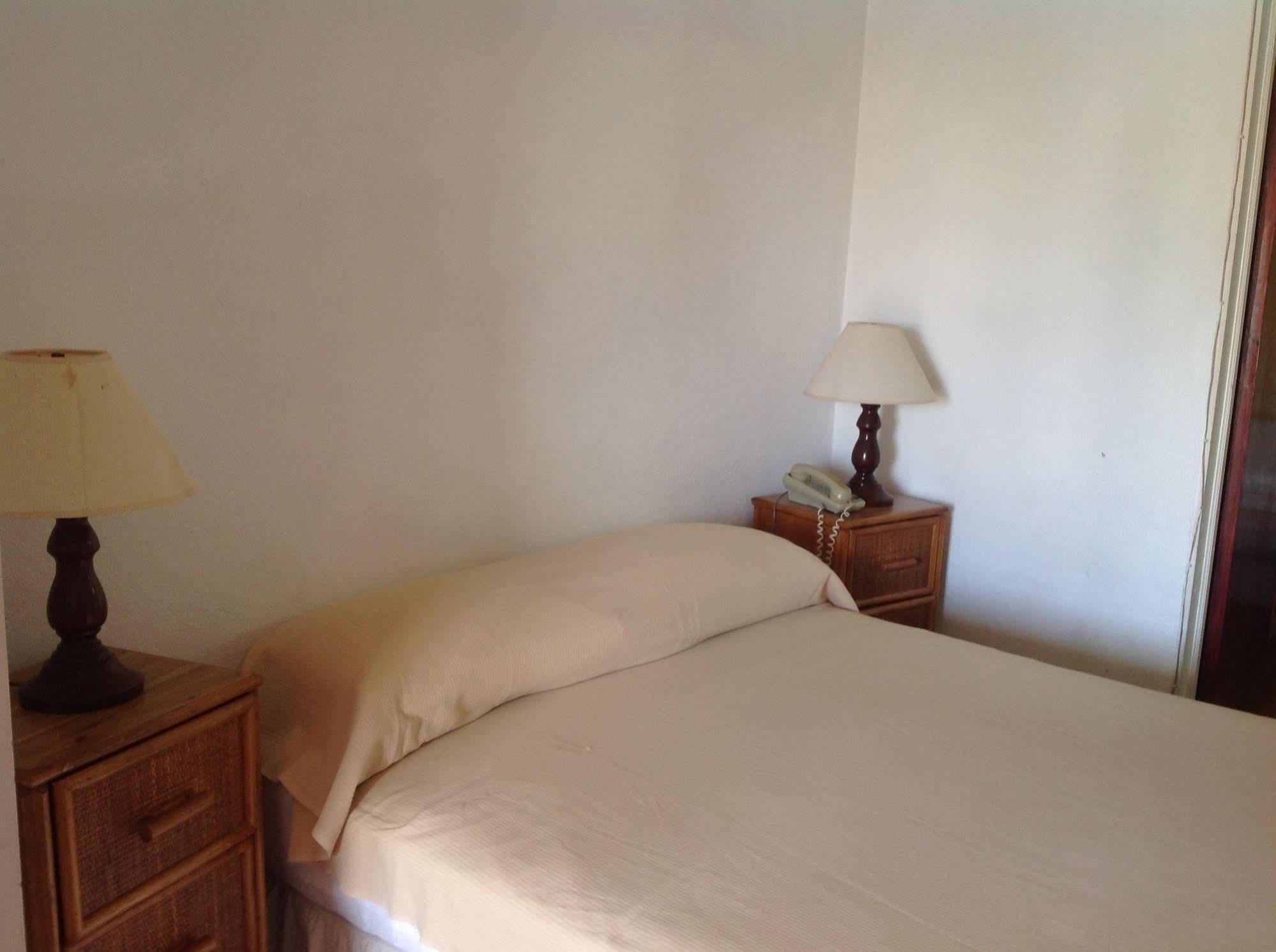 Carib Blue Apartments Oistins Dış mekan fotoğraf