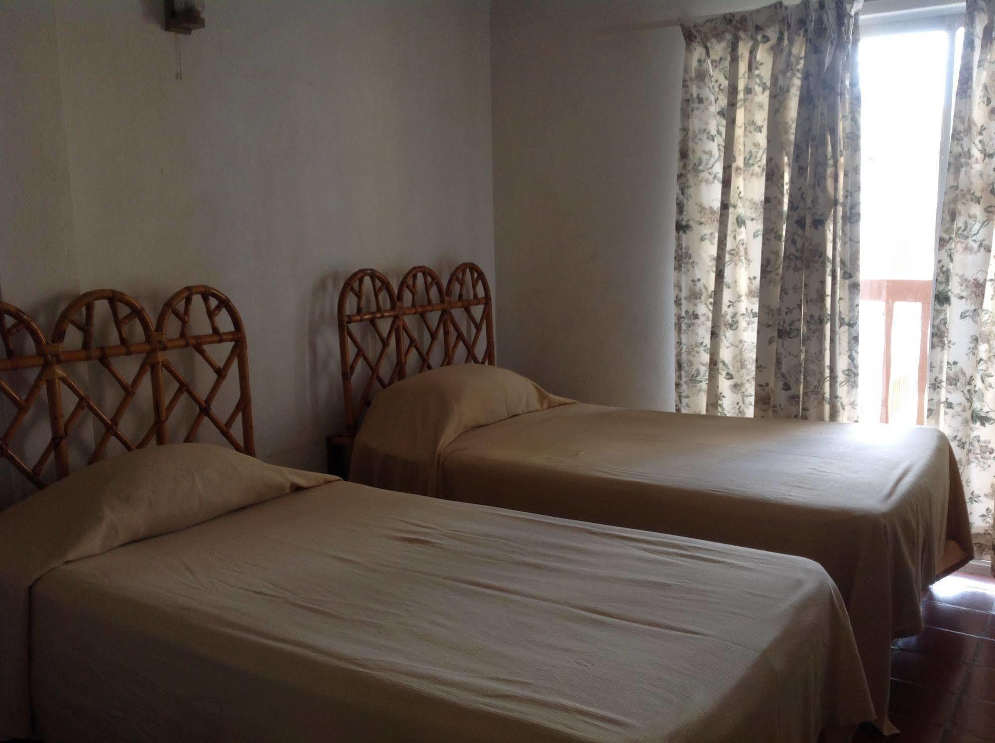 Carib Blue Apartments Oistins Dış mekan fotoğraf