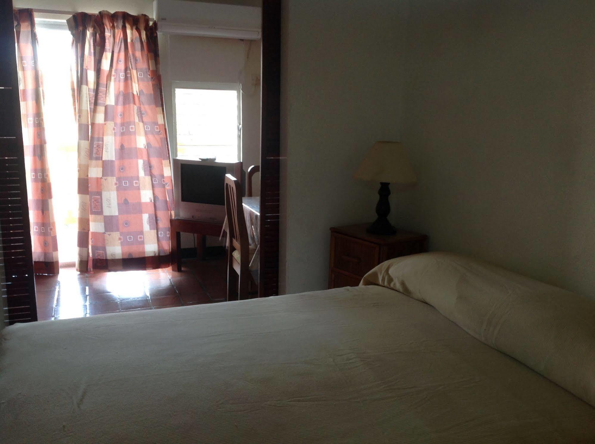 Carib Blue Apartments Oistins Dış mekan fotoğraf