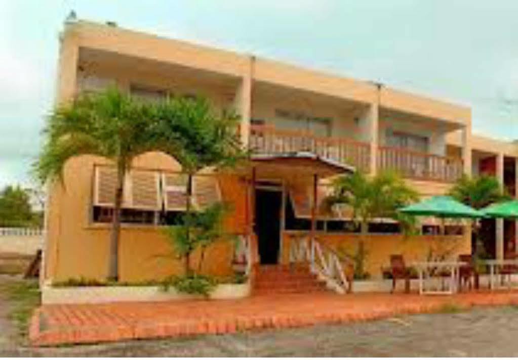 Carib Blue Apartments Oistins Dış mekan fotoğraf