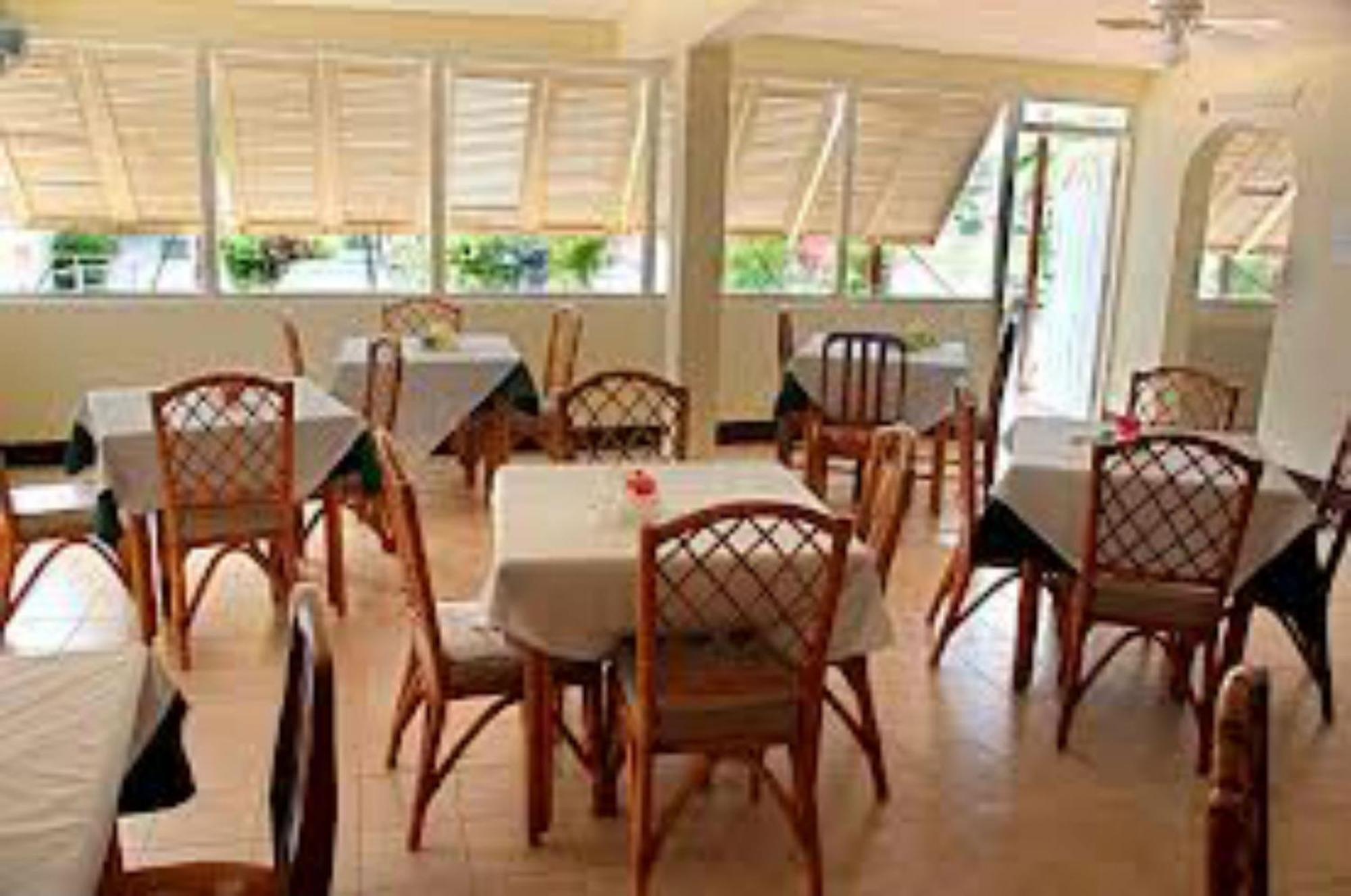 Carib Blue Apartments Oistins Dış mekan fotoğraf